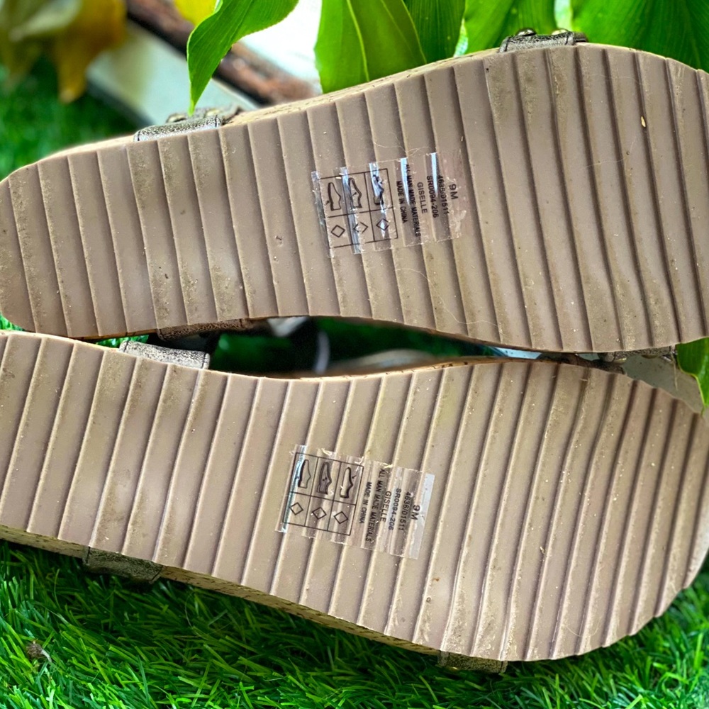 Monogrammed Wedges - Picture 7 of 8